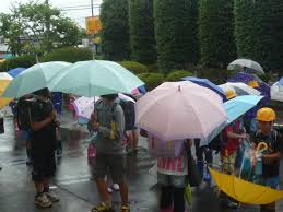 5・20 雨の登校.png