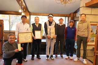 準優勝:上戸祭1丁目自治会チーム。